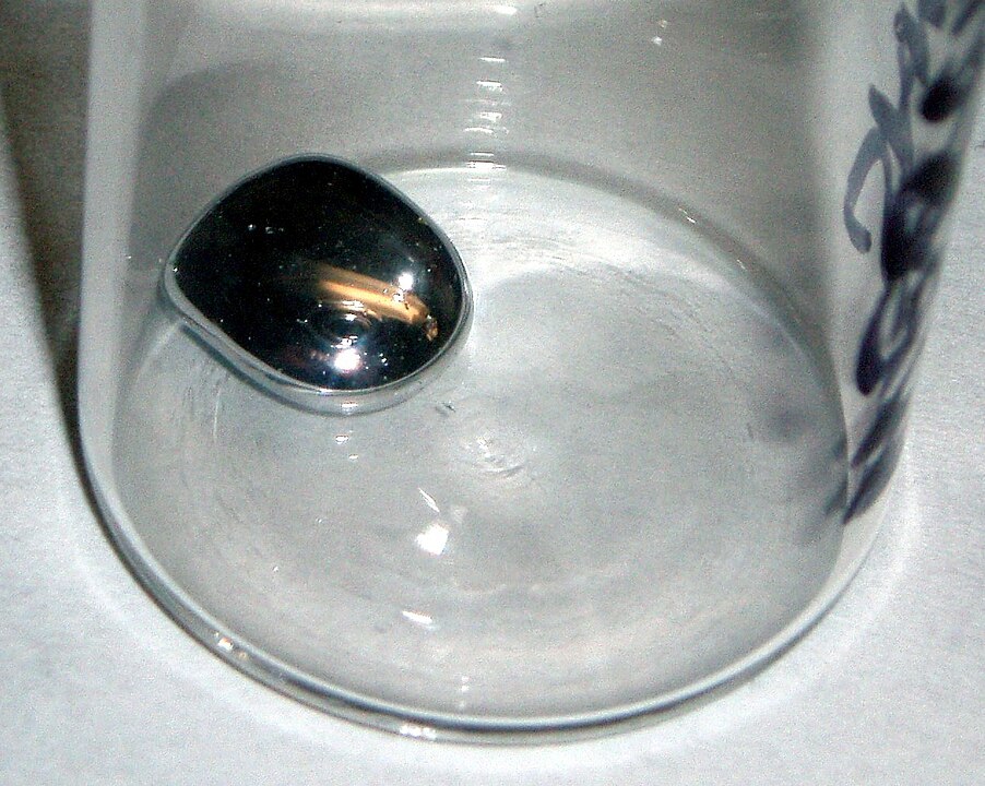 Mercure - goutte dans un bécher